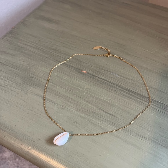 Atolea | NWOT Waterproof Jewelry Gold and white Cowrie Shell Pendant necklace - Picture 4 of 6